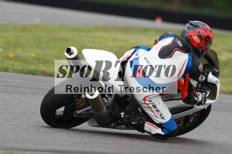 Archiv-2022/13 25.04.2022 Plüss Moto Sport ADR/Freies Fahren/backside